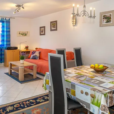 Anka With Balcony Apartman Baška