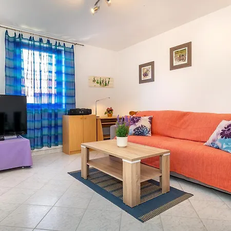 Apartman Anka With Balcony Baška